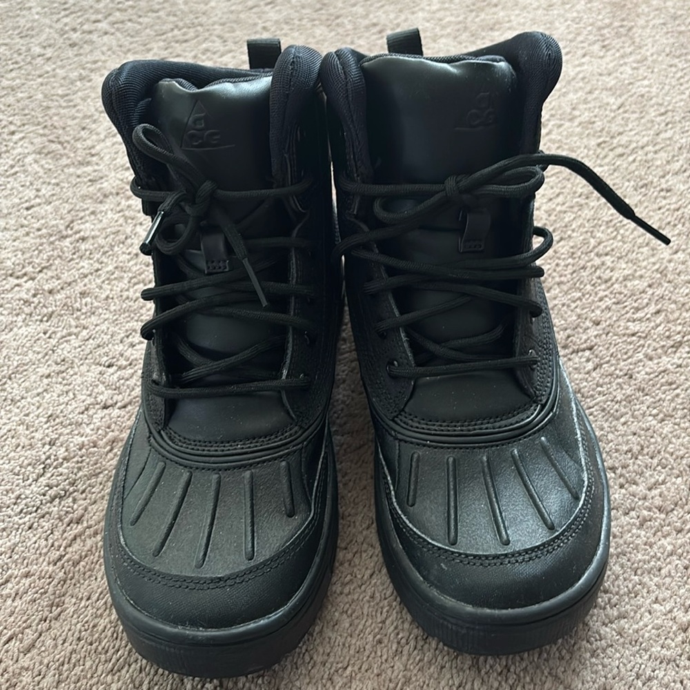 Nike boys winter boots